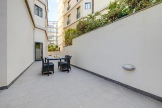 Exclusive Pendergardens Apt with outdoor dining area - 2