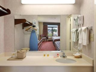 Super 8 by Wyndham Gaffney - 4