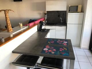 2025 - grand studio avec piscine et plage à 50 m - 1