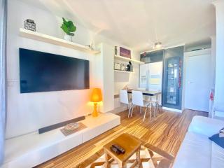 Le Delacroix 2 By SCLS Locations - 9