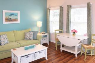 Beach Style Cottage One Block To Beach! - 5