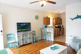 Beach Style Cottage One Block To Beach! - 7