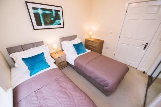 ! LARGE ! Apartment Central Leatherhead Sleeps 6! - Leatherhead - 6