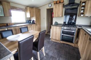 4 Berth Caravan With Decking And Wifi At Carlton Meres In Suffolk Ref 60010K - Saxmundham - 8