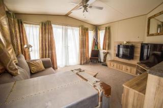 4 Berth Caravan With Decking And Wifi At Carlton Meres In Suffolk Ref 60010K - 6