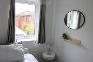 Charming 2 Bed House - Family Friendly - 4