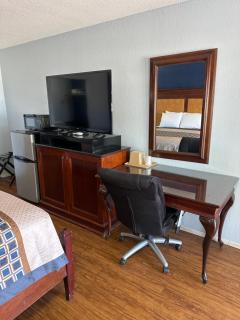 Tanglewood Motel - 1