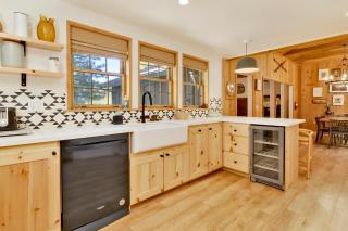 Bow Canyon Chalet by Big Bear Vacations Hot Tub Ultra Modern Resort Chalet Mins To Lifts - 4
