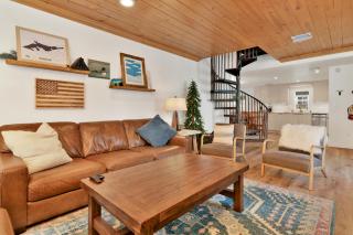 Green Canoe Cabin- Hot Tub- Smart TVs- BBQ- Relaxing Central Moonridge Chalet - 7
