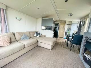 Modern 6 Berth Caravan For Hire At Fantasy Island In Skegness Ref 58009D - 1