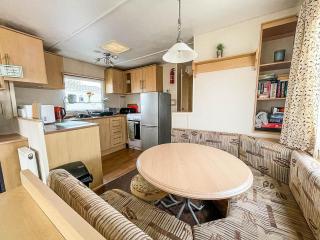 6 Berth Caravan For Hire By The Beach In Heacham, Norfolk Ref 21038C - Heacham - 3