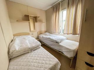 6 Berth Caravan For Hire By The Beach In Heacham, Norfolk Ref 21038C - 1