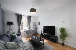 Modern One Bedroom Apartment Next To Old Street - 0