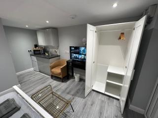 Luxury Detached Studio Apartment - Free Super Fast WiFi - Free Parking - 15 Mins from Luton Airport - Luton - 2
