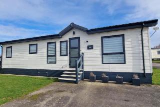 Stunning 6 Berth Lodge With Decking At Manor Park In Hunstanton Ref 23064K - 8