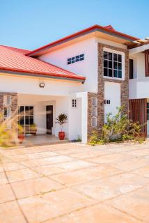 Lovely 4 Bedroom Solar Powered House with CCTV and Unlimited WiFi near Devtraco Court Community 25 Tema - Tema - 9