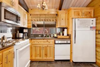 Smith Chalet at Snow Summit- Furnished Resort Condo- Foosball- Walk To Lifts - Big Bear Lake - 2