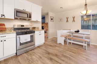 Robinhood Chalet- Ultra Modern Bear City Cabin- Essentials- Laundry- BBQ- Fenced - 8