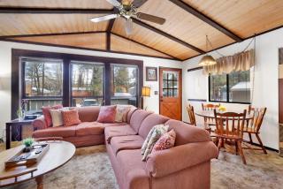 Bearadise Cottage- Hot Tub- Foosball- Central Moonridge Cozy Mountain Chalet - 9