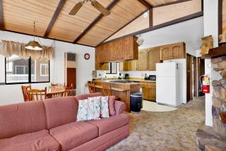 Bearadise Cottage- Hot Tub- Foosball- Central Moonridge Cozy Mountain Chalet - 6