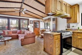 Bearadise Cottage- Hot Tub- Foosball- Central Moonridge Cozy Mountain Chalet - 5