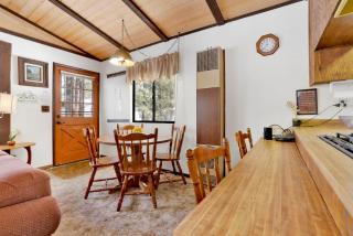 Bearadise Cottage- Hot Tub- Foosball- Central Moonridge Cozy Mountain Chalet - 3