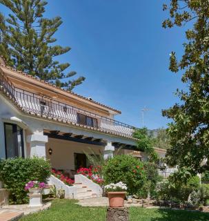 Villa Dos Palomas on the Golden Mile in Marbella - Marbella - 2