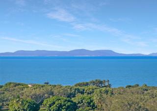 ESCAPE WITH A VIEW - Emu Park - 1