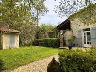 Gîte cosy avec 3 chambres, cour privée, baby-foot et internet, équipements bébé inclus, animaux permis - FR-1-653-154 - 6