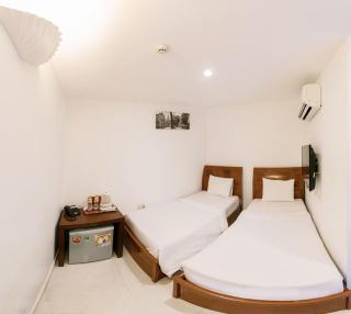 Nu Hotel - 18 Bui Vien Walkstreet - Ho Chi Minh - 7