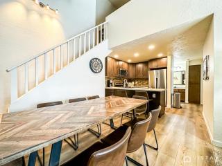 Luxury Ski Condo With Hot Tub - Brian Head - 3