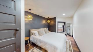 Stylish Top Floor 2 kings full bathroom with tub - Louisville - 9