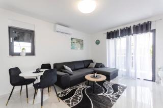 Apartments Ella - Vodice - 1