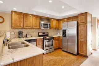 Forest Shores Lake View Condo by Big Bear Vacations Lakefront Village - Big Bear Lake - 6