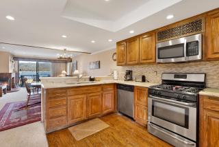 Forest Shores Lake View Condo by Big Bear Vacations Lakefront Village - Big Bear Lake - 3