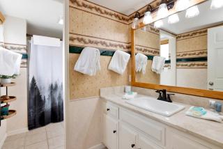 Tinker Bell Gambrel by Big Bear Vacations Ultra Relaxing Bear City Retreat - Big Bear City - 3