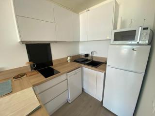Studio pied dans l'eau, grand frigo, lave-vaisselle, lave-linge, parking privé - FR-1-326-787 - Marseillan - 3