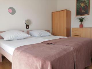 Apartments with parking space Palit, Rab - 14996 - 1