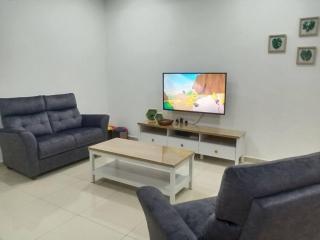 Sakura homestay 5 bedrooms - Spring Lopeng 14 pax - Miri - 0