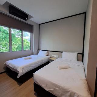 C Hotel - 1