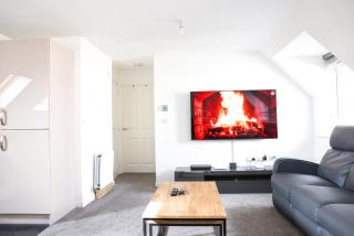 Stunning Two-Bedroom Apartment at A3REE, Free Parking, near Cribbs Causeway Mall - Bristol - 0