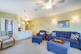 Lakefront Huddleston Condo with Community Pool - Huddleston - 0