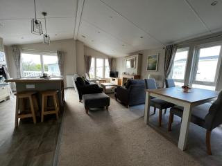 Beautiful 4 Berth Lodge With Decking At Manor Park In Hunstanton Ref 23038C - 3