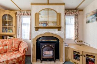 Spacious Caravan For Hire In Hunstanton At Manor Park Holiday Park Ref 23047B - 2