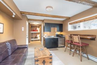 Ski trip value! Walk everywhere, hot tub, top floor condo - 9