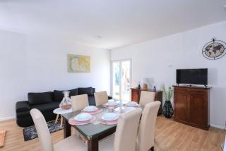 Holiday Home Lavanda with Jacuzzi - Privlaka - 7