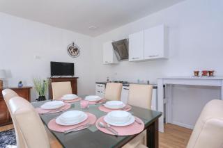 Holiday Home Lavanda with Jacuzzi - 1