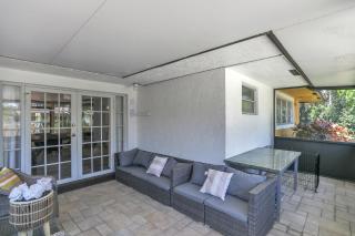 MiaBella of Hollywood home - 9