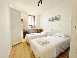 Appt. T3 type Haussmannien vue mer sur port - 6
