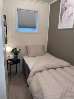 Moderne og sentral leilighet med koselig og privat uteplass! - 2